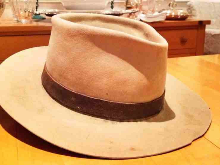 Uno dei cappelli originali di Michael Landon, oggi appartiene al collezionista Dean Butler | Web Source