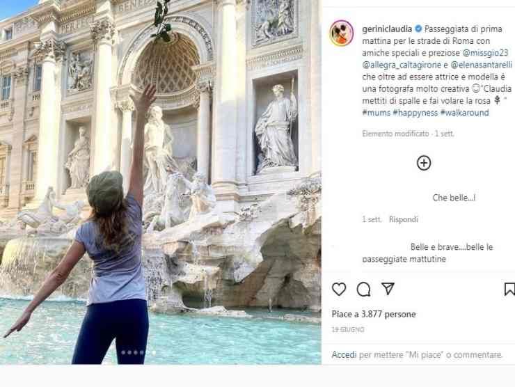 Claudia Gerini davanti alla Fontana di Trevi (Instagram) 2.7.2022 newstv