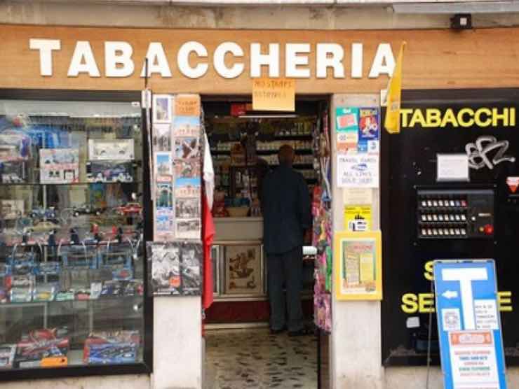 Le tabaccherie_ prima necessità sia per i fumatori che per lo stato | Web Source