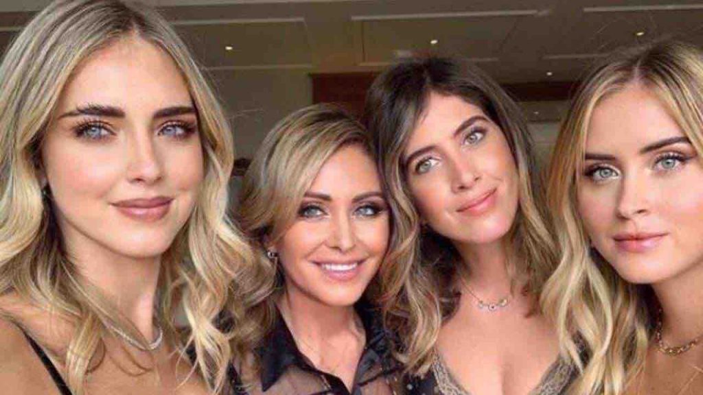 La Ferragni è incinta. Eccola con le sue sorelle | Web Source