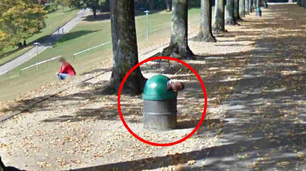Trova un bambino nel cesto della spazzatura in un parco | L'immagine fa ...