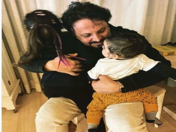 Enrico Brignano con le figlie (Instagram) 22 mar