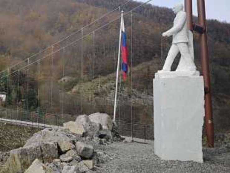 La statua di Vladimir Putin (web source)