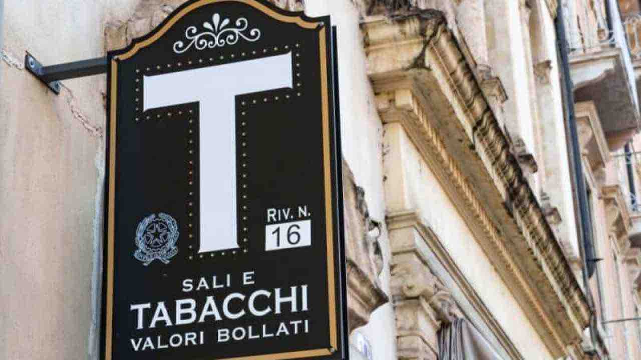 La tabaccheria_ l'ufficio delle imposte dietro l'angolo | Web Source