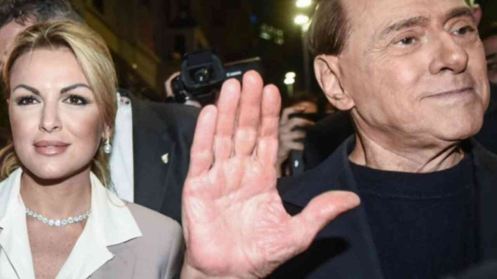 Silvio Berlusconi e Francesca Pascale (web source)