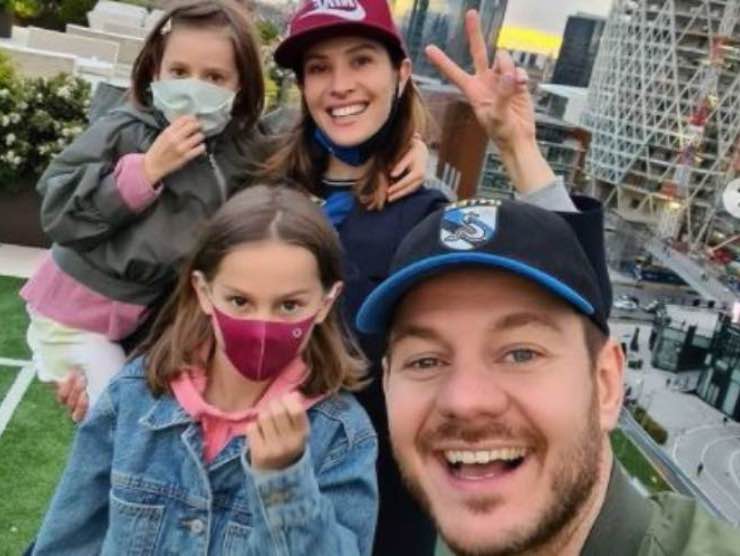 Alessandro Cattelan con la famiglia