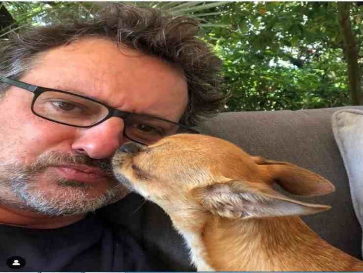 Leonardo Pieraccioni con il cagnolino (Instagram) 4.4.2022 newstv.it