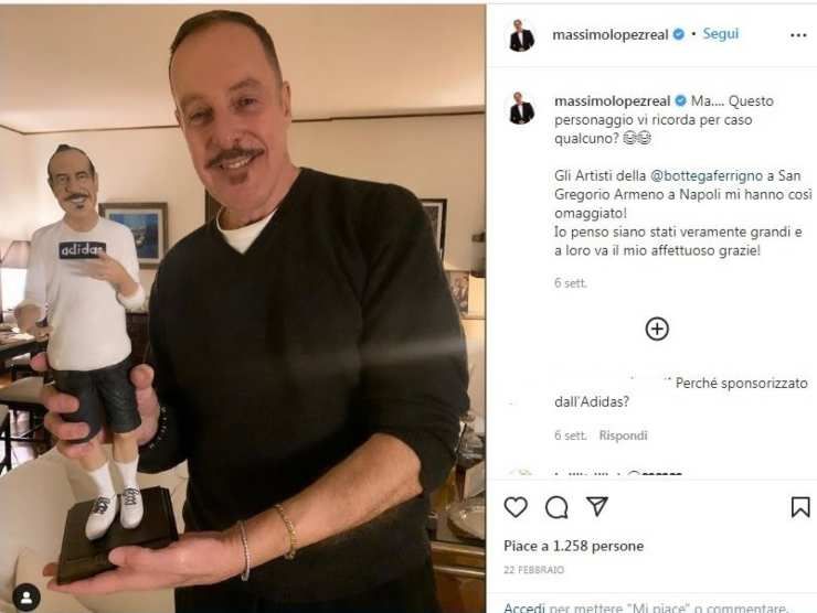 Massimo Lopez con la statuetta (Instagram) 7.4.2022 newstv.it