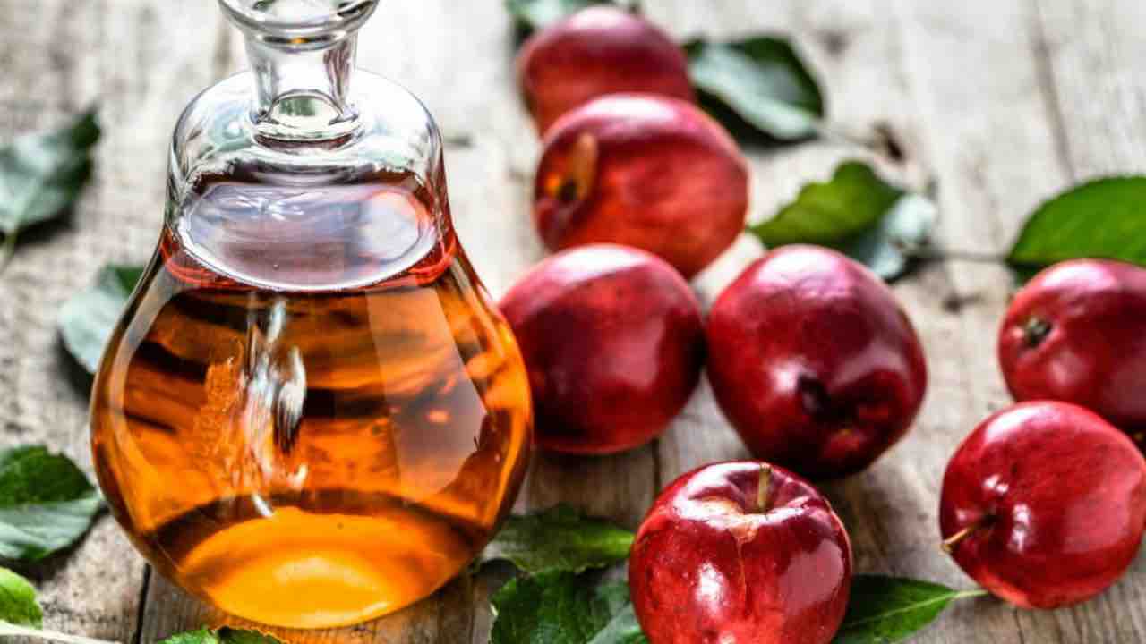 Aceto di mele, efficacissimo contro la forfora | Web Source