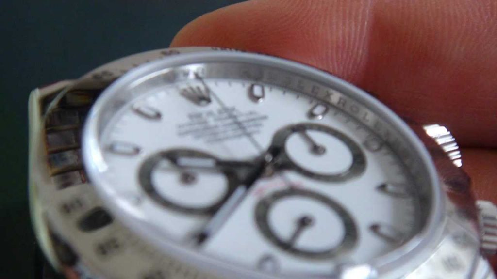 Dettaglio di un Rolex Daytona, il re dei cronografi sportivi | Web Source