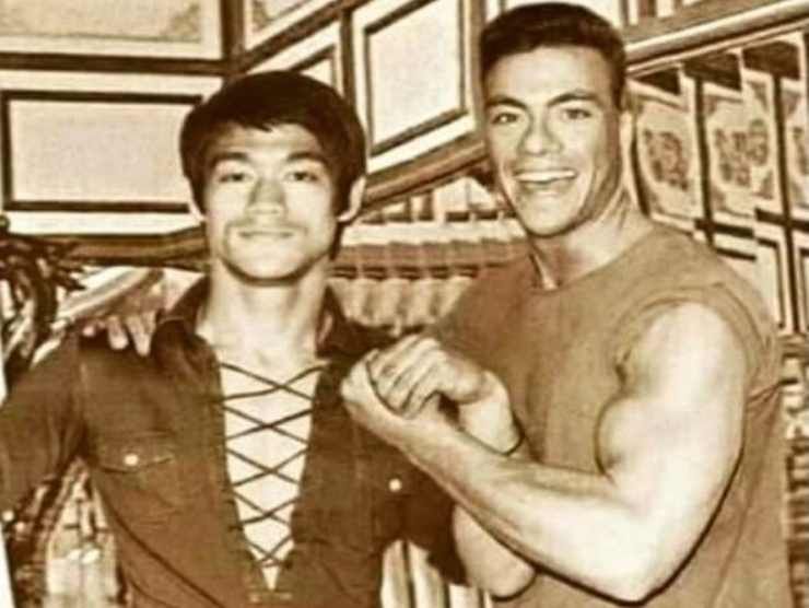 Bruce Lee e Jean-Claude Van Damme (Instagram) 3.5.2022 newstv.it