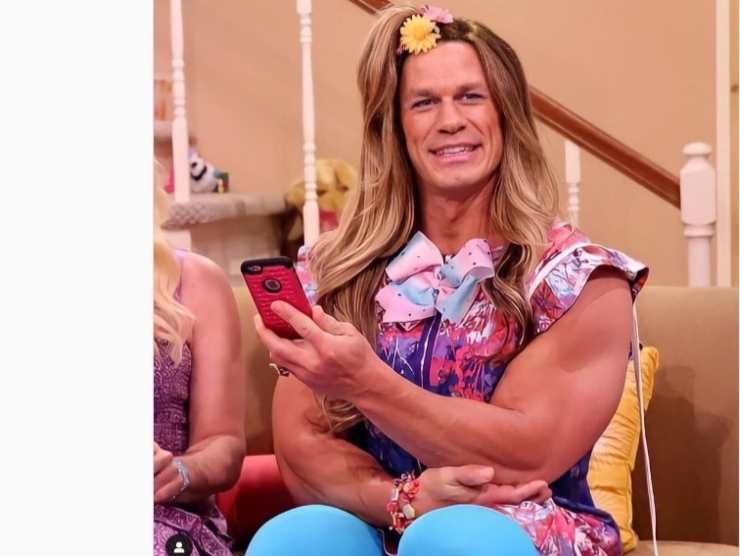 John Cena vestito da donna (Instagram) 18.5.2022 newstv