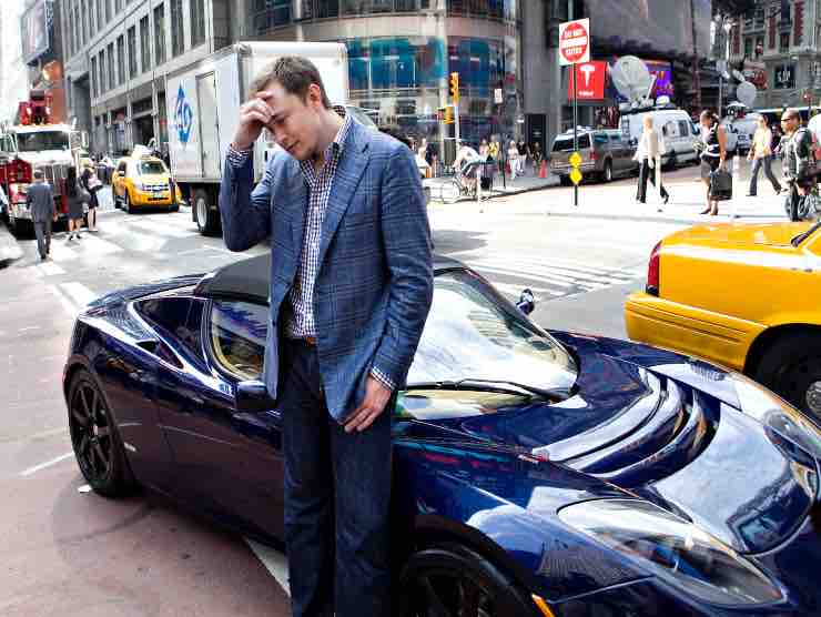 Elon Musk preoccupato per la perdita di valore di Tesla | Web Source