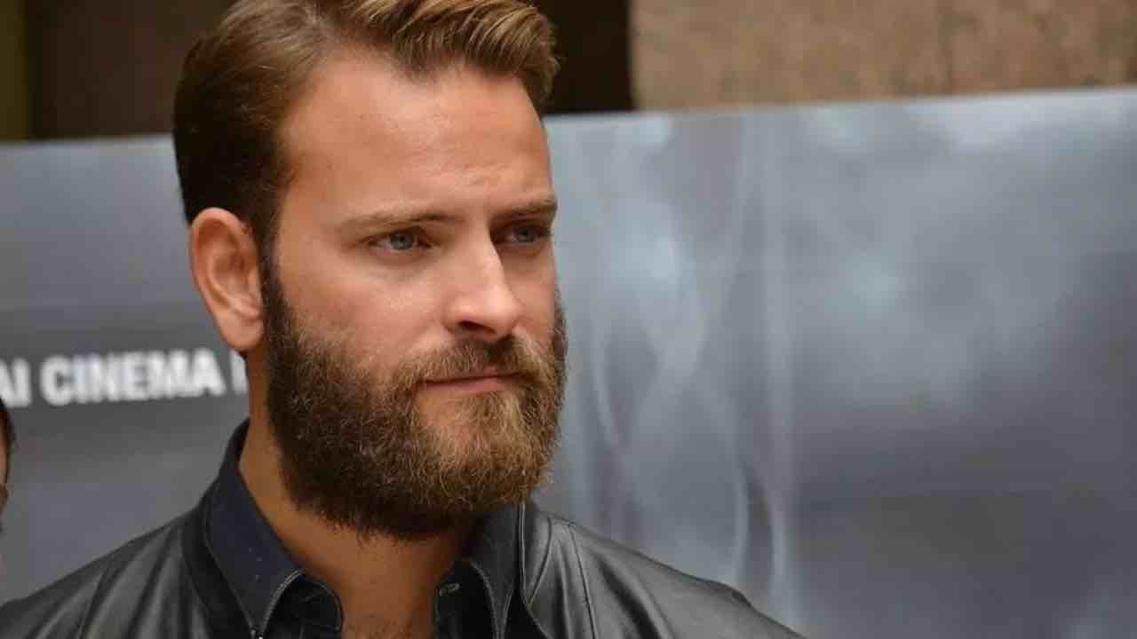 Alessandro Borghi, se le pappa come niente | Web Source