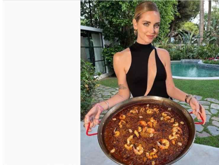 Chiara Ferragni con la paella (Instagram) 2.7.2022 newstv