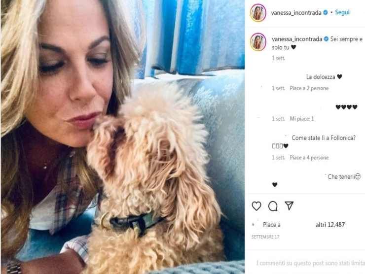 Vanessa Incontrada con il suo cagnolino (Instagram) 1.10.2022 newstv