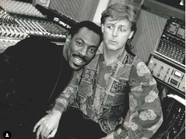 Eddie Murphy e Paul McCartney (web source) 4.11.2022 newstv