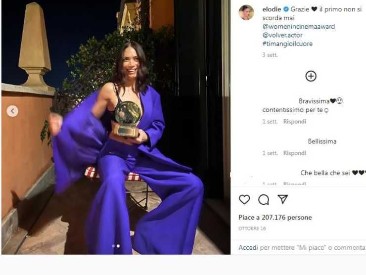 Elodie con il prestigioso premio (Instagram) 12.11.2022 newstv