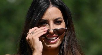Elisabetta Gregoraci scollatura esagerata | Da brividi