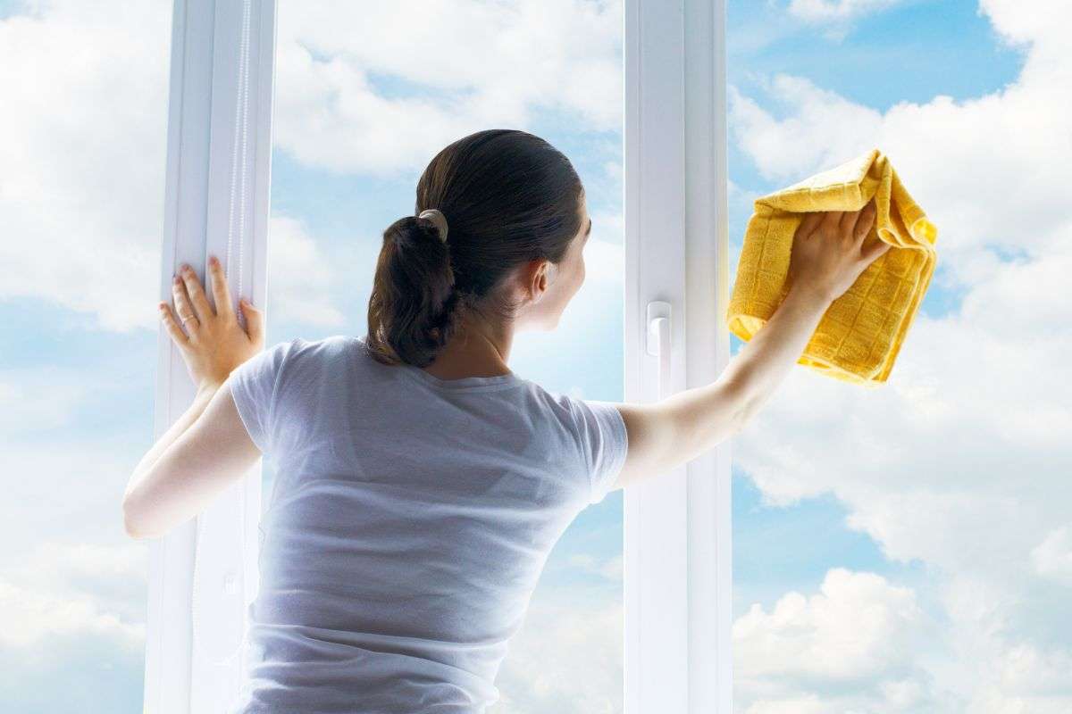 metodo pulire finestre
