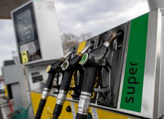 Rifornimento carburante risparmiare guidare