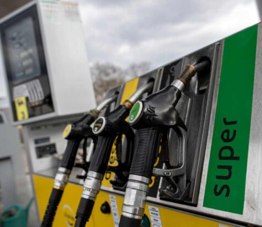 Rifornimento carburante risparmiare guidare