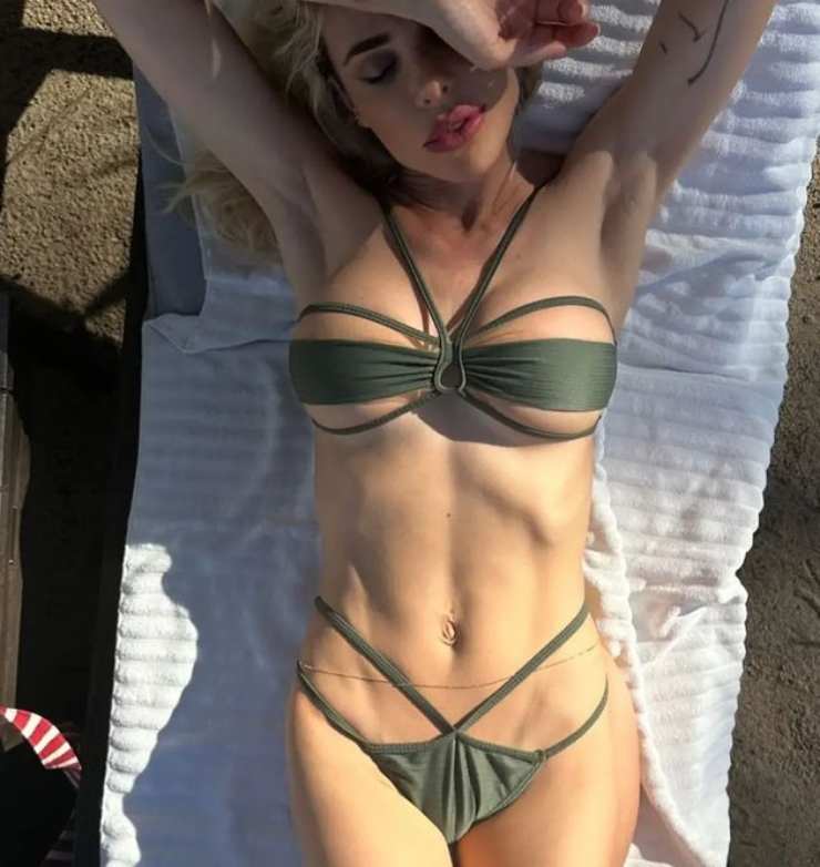 Ilary Blasi in bikini